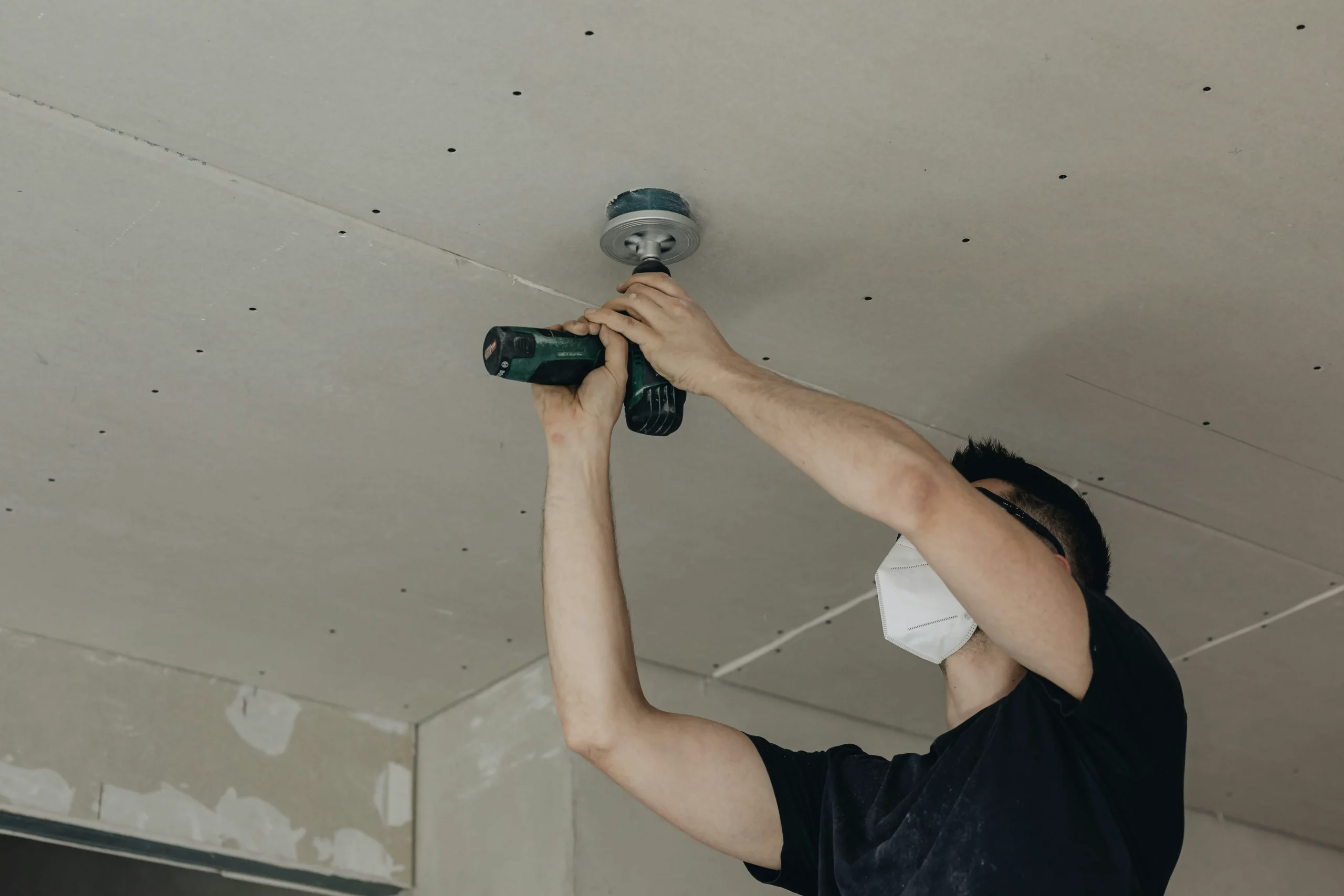 Installation de VMC double flux dans un logement rénové pour améliorer la qualité de l’air