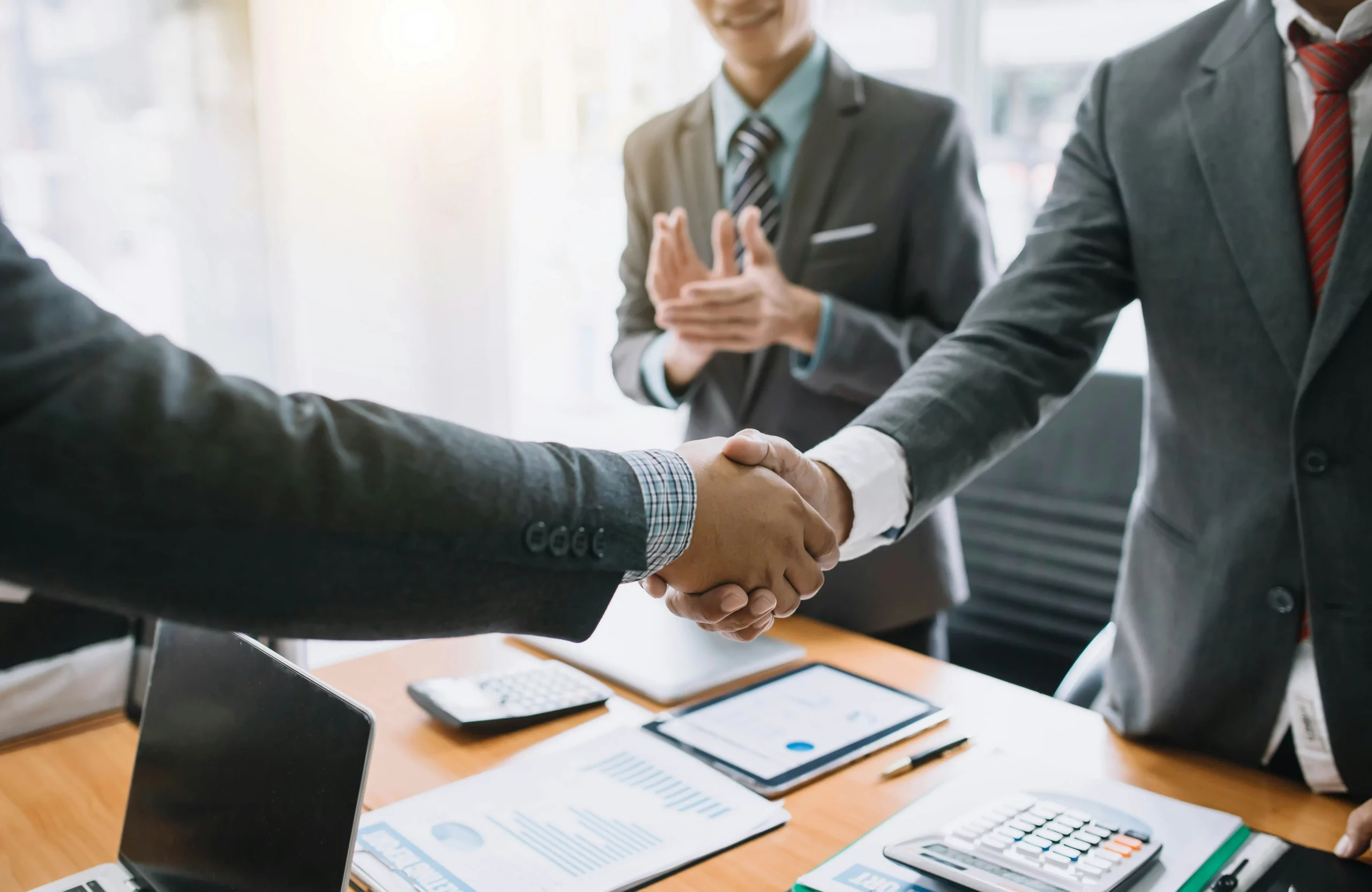 procedure-expulsion-locataire-paris-2025 (3) Travaux d’isolation thermique pour améliorer la performance énergétique d’un logement locatif à Paris.