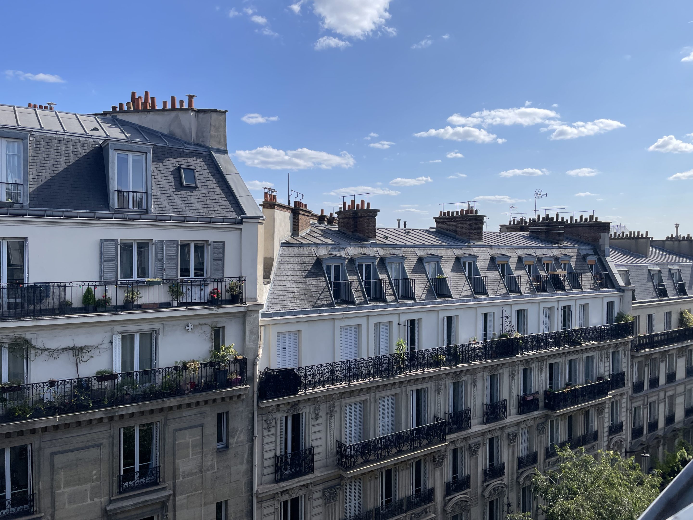 Appartement récemment loué à Paris 9e – studio en dernier étage