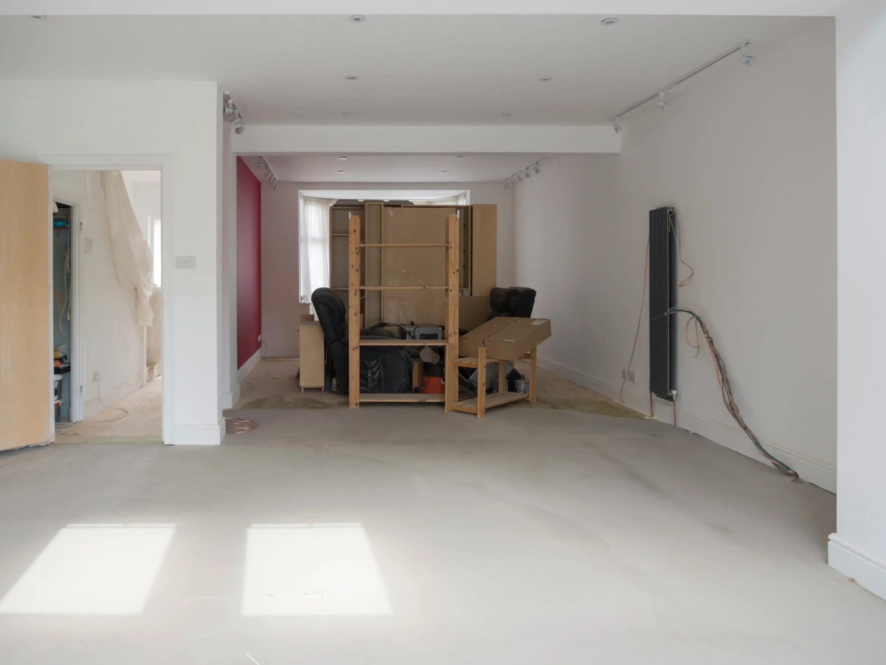 Logement parisien ancien illustrant les risques de non-décence liés au DPE F ou G et aux nouvelles règles de location en 2026.