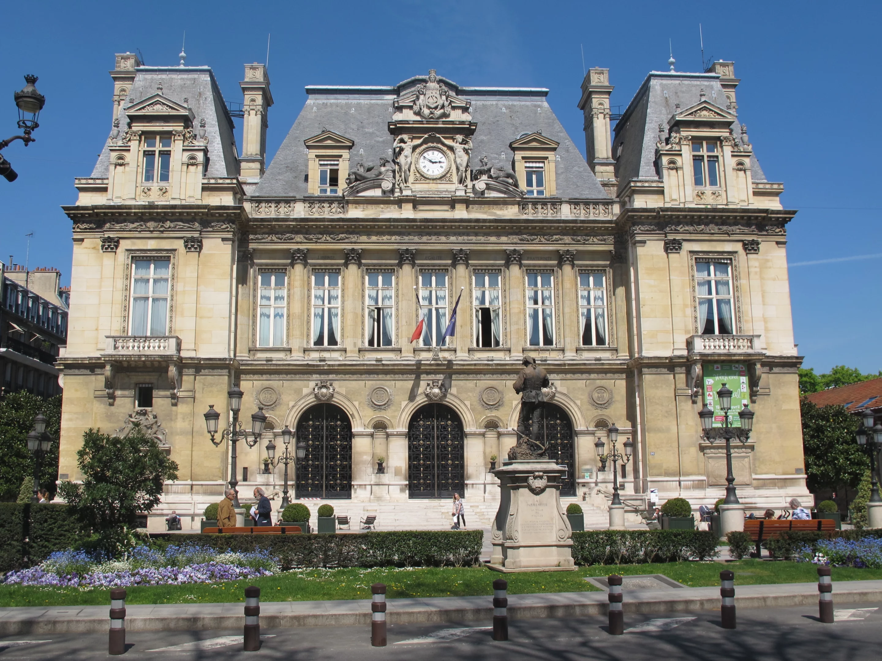 Mairie de Neuilly-sur-Seine, secteur résidentiel prisé pour la gestion locative