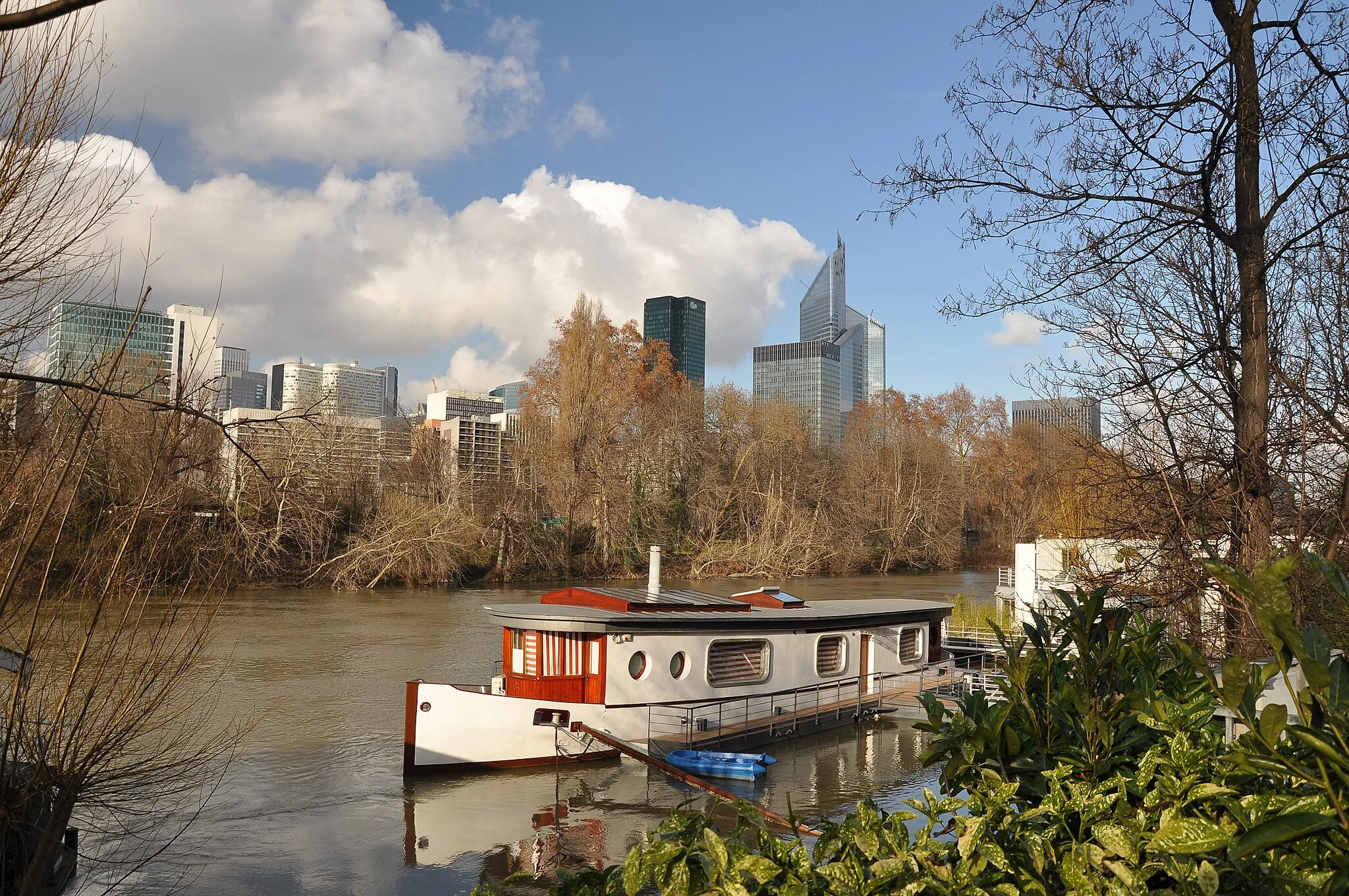 Puteaux – commune des Hauts-de-Seine aux portes de La Défense, recherchée pour la location longue durée<br />
