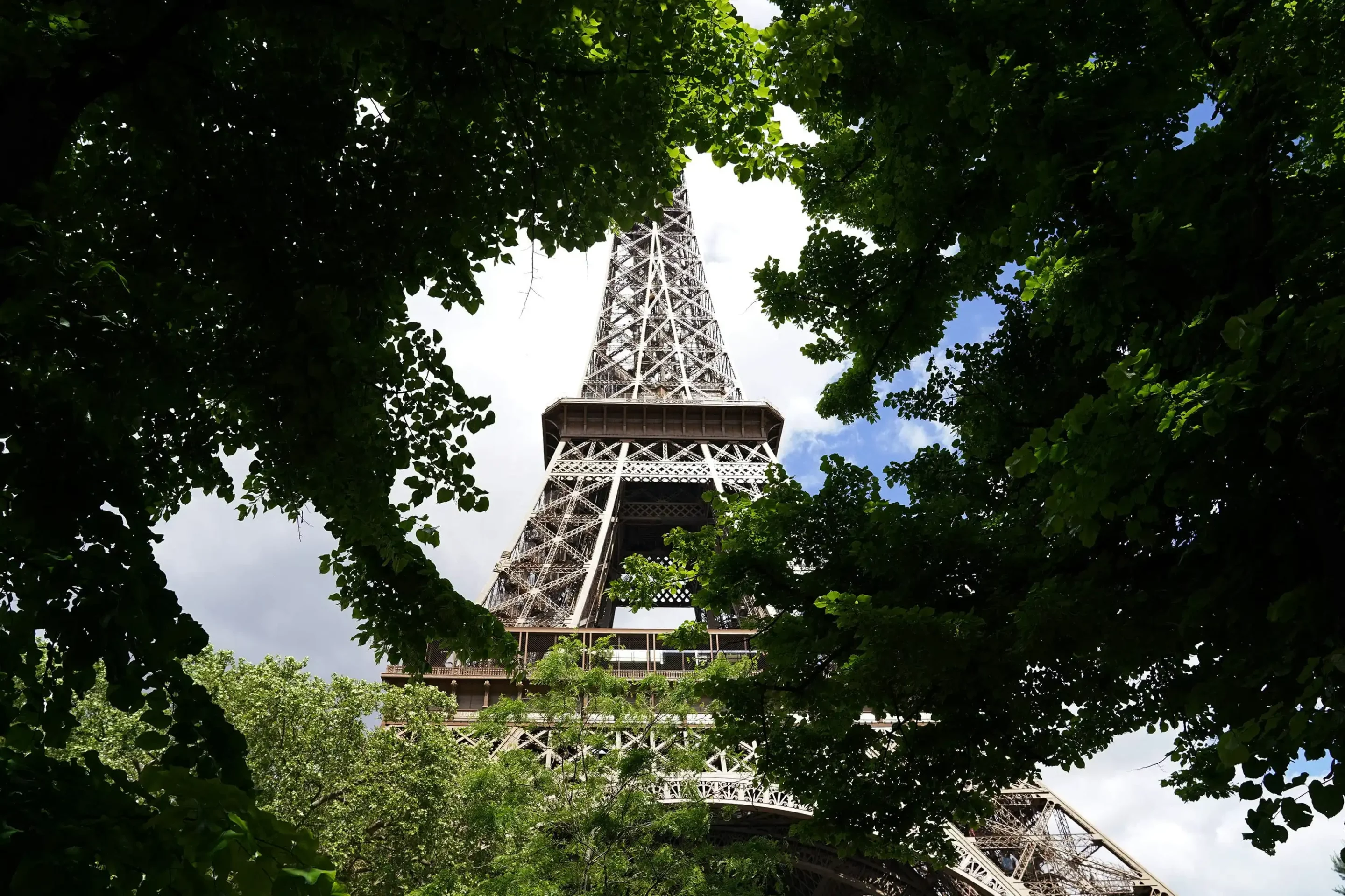 Tour Eiffel à Paris symbole emblématique inauguré en 1889