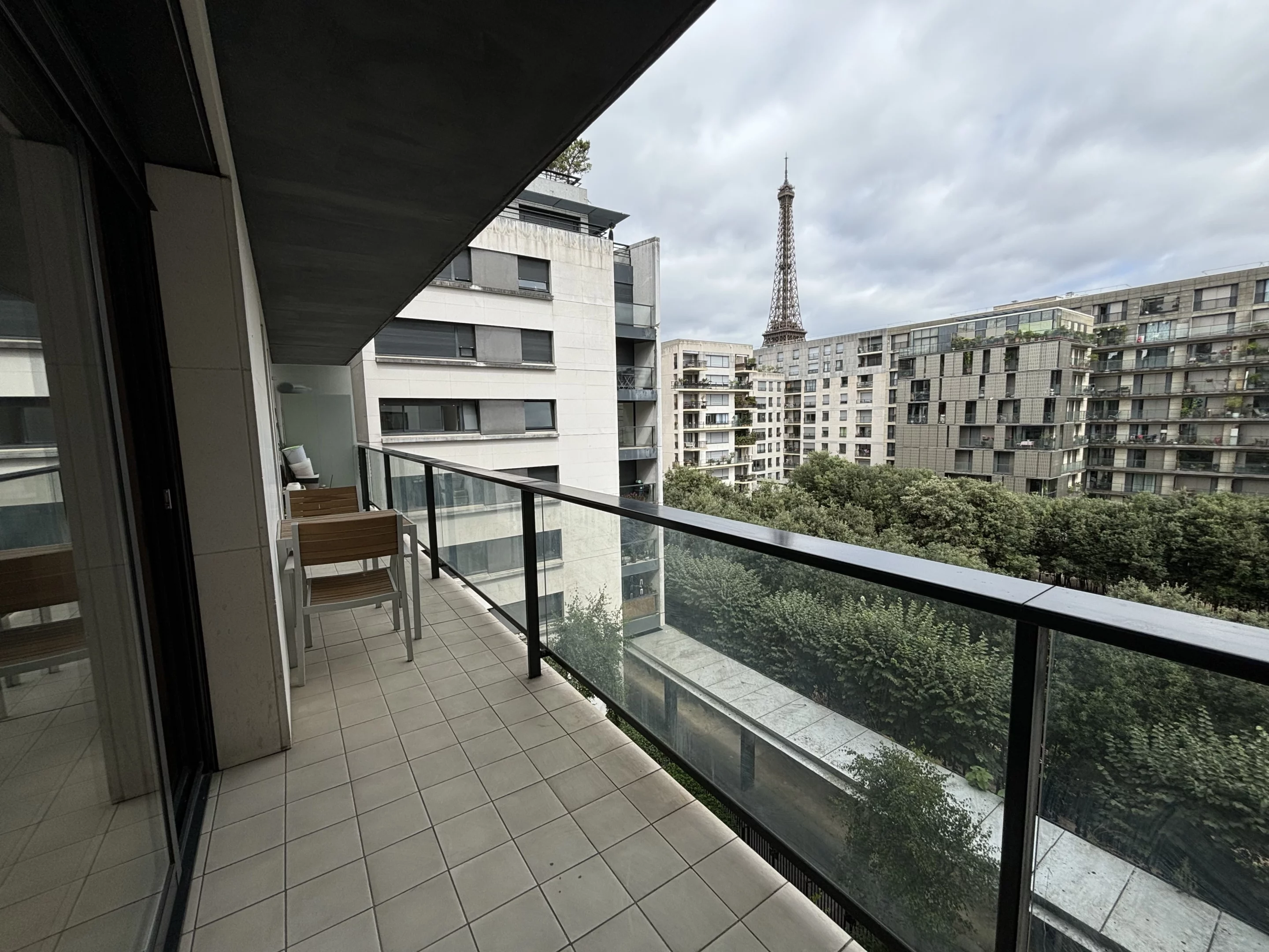 appartement-vue-tour-eiffel-en-gestion-locative-a-paris-15-par-providence-immobilier