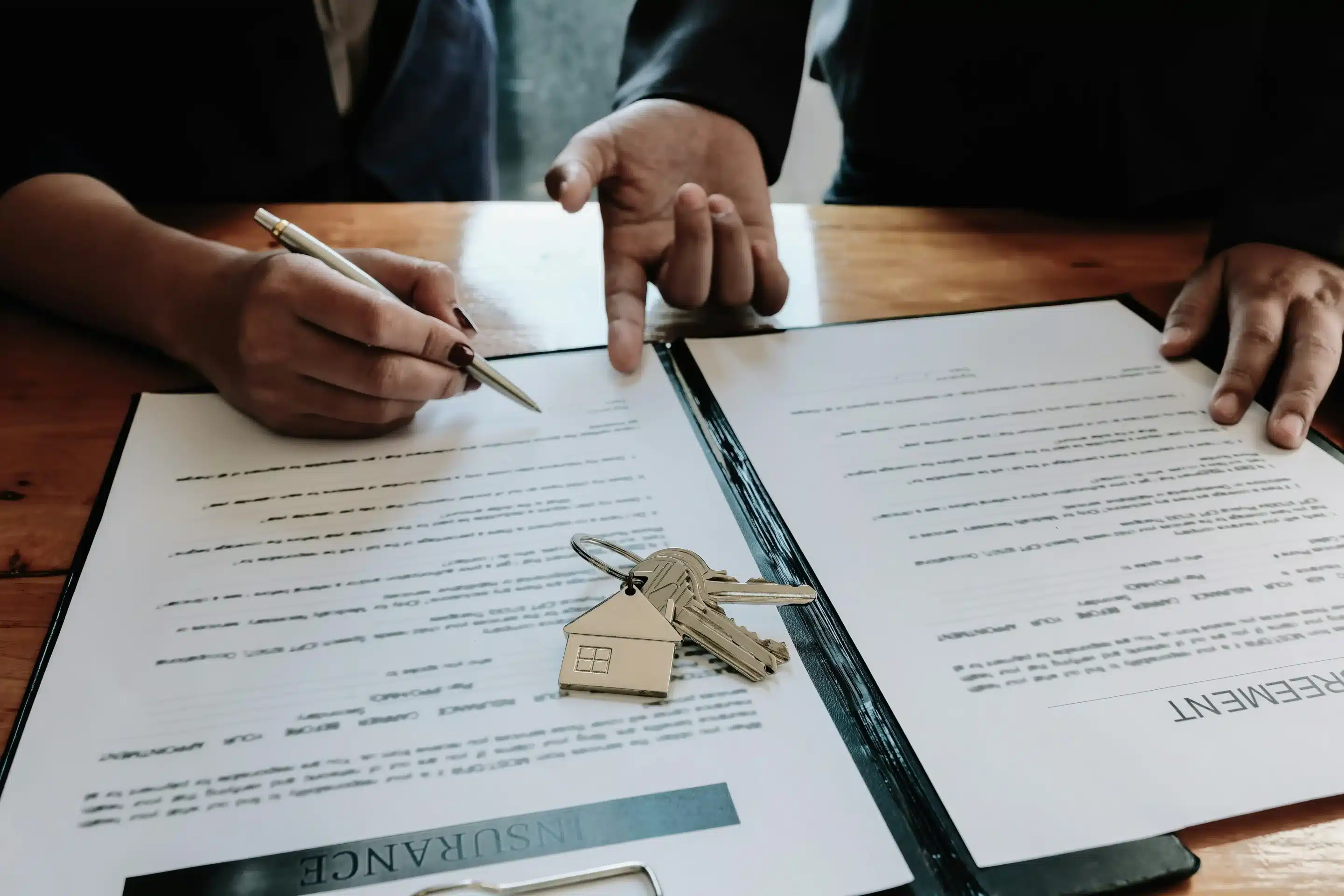 À Paris, les règles d’encadrement des loyers restent très strictes lors d’une relocation.